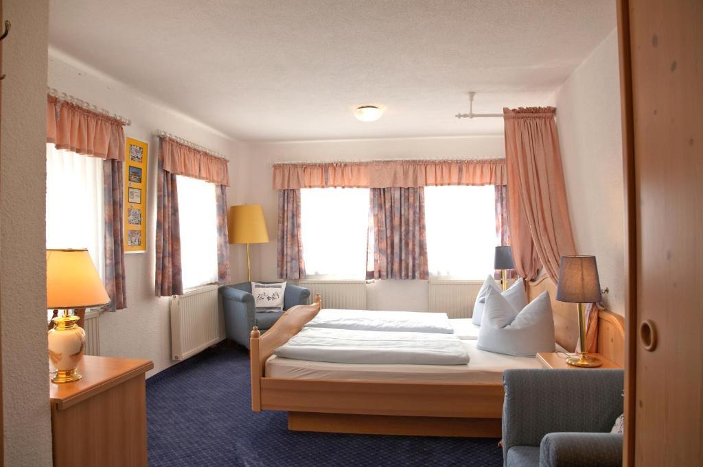 Gasthaus Zur Post Waal Room photo